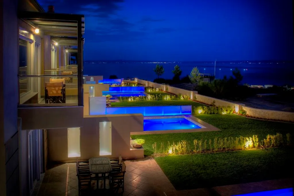 חניוטי Sunny Villa יוון