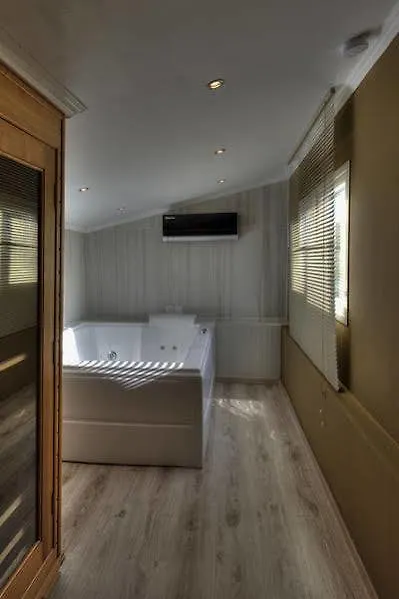 חניוטי Sunny Villa יוון