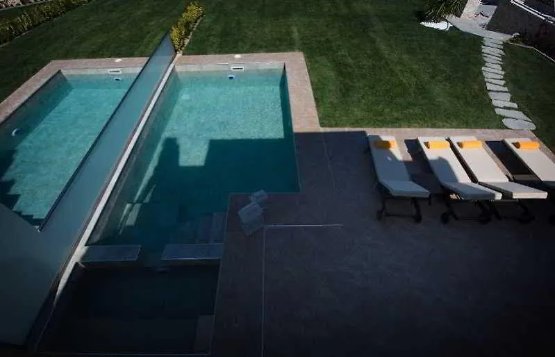 חניוטי Sunny Villa