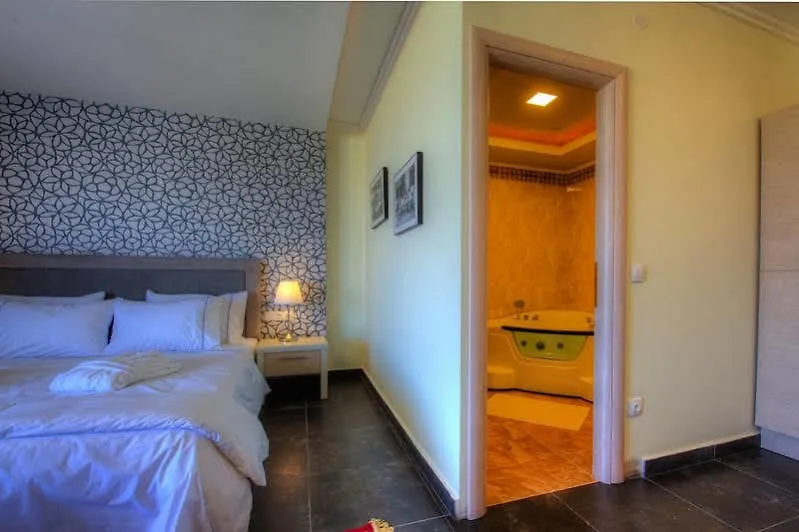 חניוטי Sunny Villa