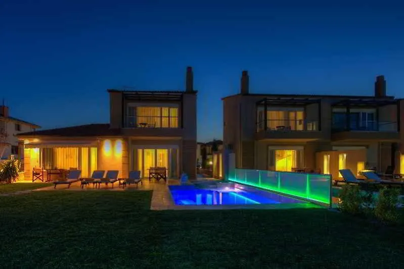 חניוטי Sunny Villa